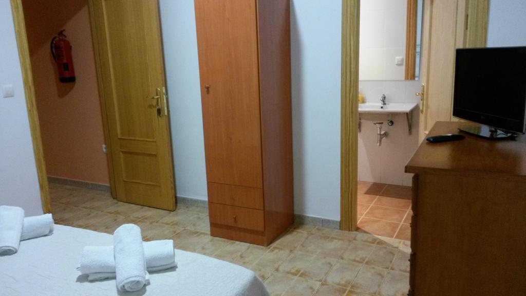 Hostal Virgen Del Pilar Баса Номер фото